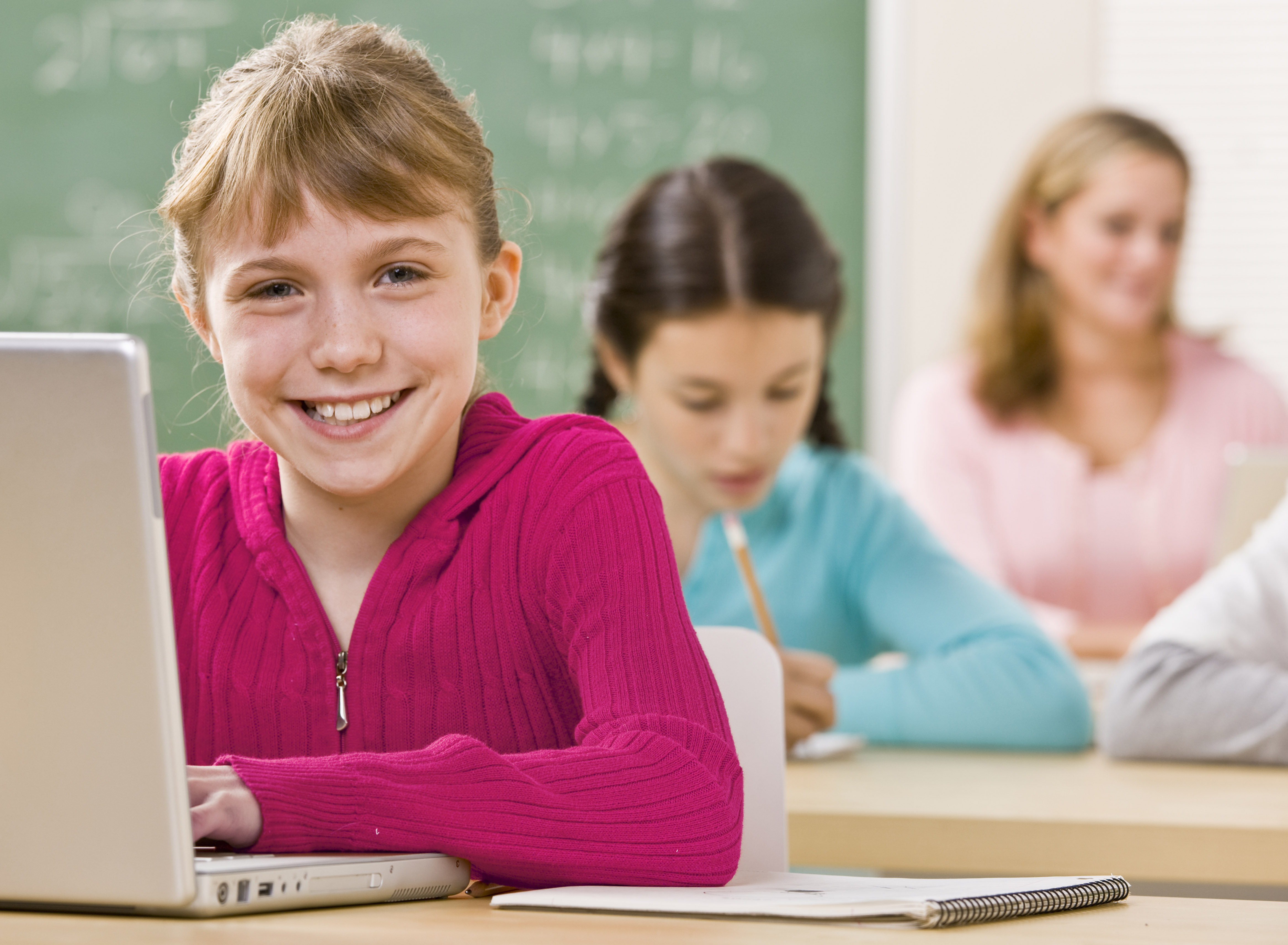 Schülerin beim Arbeiten mit LernMax